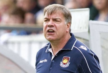Video bóng đá: Pha cười nhạo hài hước của HLV Sam Alardyce