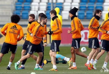 Ronaldo và Casillas phô diễn kỹ thuật cá nhân