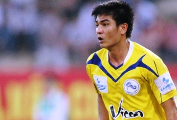 Trung vệ Bật Hiếu chán nản rơi vào cảnh cầm cố nhà cửa