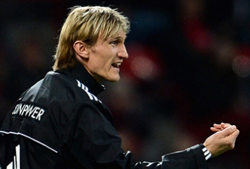 Bayer Leverkusen thu hẹp khoảng cách với Bayern Munich, Hyypia hài lòng