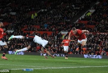 Man Utd 2-2 Fulham: Phút bù giờ oan nghiệt!