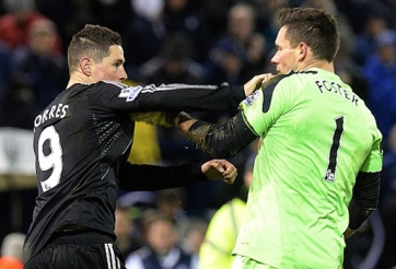 Thủ môn West Brom hùng hổ đòi đánh Torres