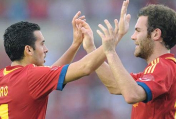 David Moyes tính đưa Pedro về đá cặp cùng Mata