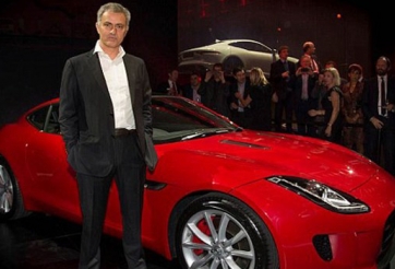 Mourinho được tặng 'xế khủng' từ một câu nói đùa