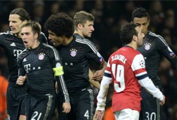 Reknapp cho Bayern mượn bàn đạp tấn công Arsenal
