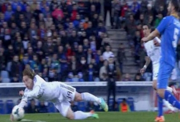 Video bóng đá: Modric và Di Maria cố tình chơi bóng bằng tay