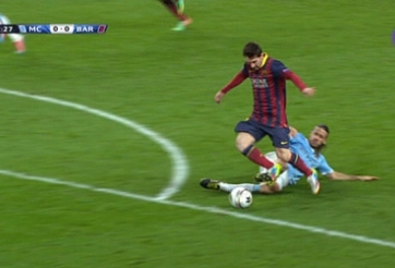 Messi lên tiếng về quả phạt đền tranh cãi của Barcelona