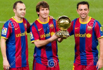 Đánh bại Man City, Messi và Xavi đua nhau lập kỷ lục