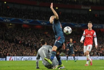 Video bàn thắng: Arsenal 0-2 Bayern (Champions League 2013/14)