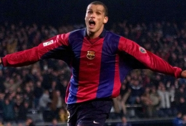 Hai cha con cựu sao Barca trở thành đồng đội