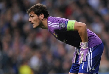 Real Madrid định giá Iker Casillas