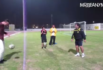 Video bóng đá: Persie và Maradona đọ kỹ thuật tại Dubai