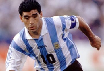 Nóng: Maradona sắp trở lại nghiệp quần đùi áo số