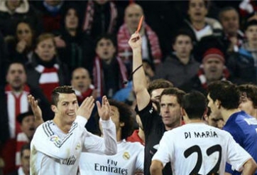 HLV Ancelotti vẫn 'kêu oan' cho Ronaldo