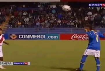 Video bóng đá: Màn so tài thú vị giữa Neymar và Peruano