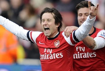 Arsenal ‘trói chân’ Rosicky thêm 1 năm