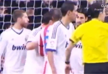 Video bóng đá: Sergio Ramos rình rình nhổ trộm vào mặt Diego Costa