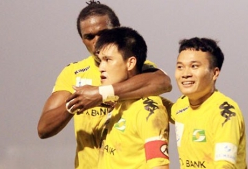 Công Vinh hướng đến bàn thắng thứ 100 tại V-League