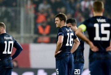 Olympiakos 2-0 MU: Cái tát khó đỡ