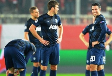 MU thua sốc, Van Persie trách móc đồng đội