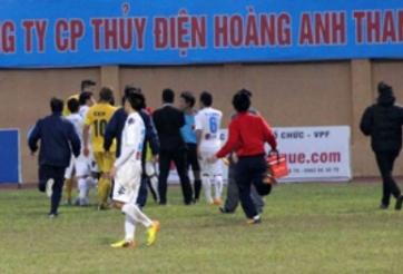 Đe dọa đánh cầu thủ Thanh Hóa, trợ lý HLV Hà Nội T&T nhận án phạt