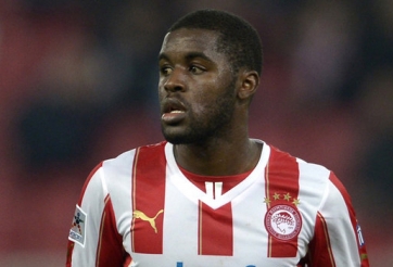 HLV Wenger cân nhắc đưa Campbell trở lại Arsenal