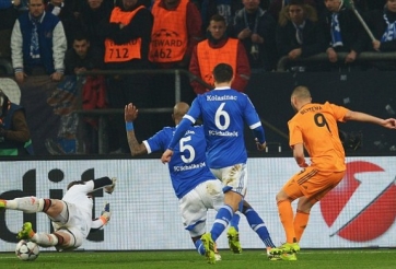 Video bóng đá: Pha phối hợp ghi bàn kinh điển của Benzema - Ronaldo