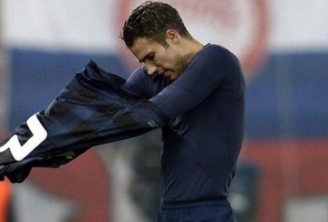 Robin van Persie lên tiếng xin lỗi đồng đội