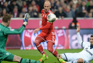 Robben lập hat-trick giúp Bayern đè bẹp Schalke