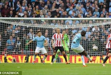 Yaya Toure 'vẽ cầu vồng' đẹp mê hồn ở Wembley