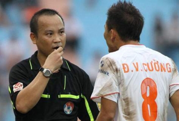 Trọng tài bỏ sót thẻ đối với Đình Đồng bị “treo còi”