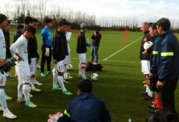 Buổi tập đầu tiên của U19 Việt Nam tại Anh