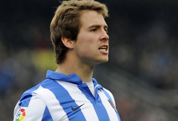 Cuộc chiến ngoài sân cỏ: M.C đấu đá Barca vì Martinez