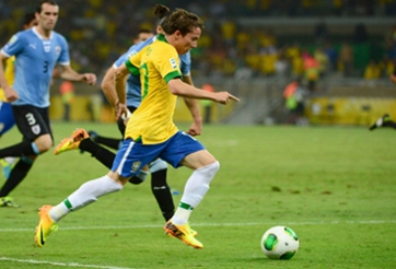 AS Roma ngáng chân Arsenal vì sao Brazil