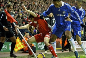 Video bóng đá: Pha đạp người 'dũng mãnh' của hậu vệ Chelsea