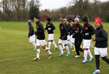 U19 Việt Nam luyện chân trên sân tập của Rooney