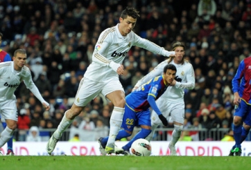 Real Madrid 3-0 Levante: Kền kền trắng có ngôi đầu bảng
