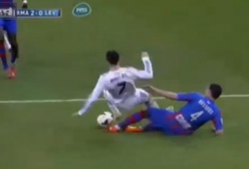 Ronaldo suýt tiêu tan sự nghiệp vì David Navarro