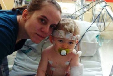 Ronaldo ra tay cứu giúp fan nhí