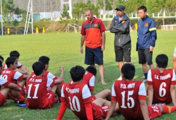 Bầu Đức cho cầu thủ học đại học: Đá bóng hay làm thầy?