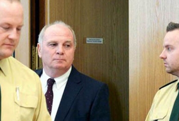 Chủ tịch Bayern Munich bị bỏ tù vì tội trốn thuế