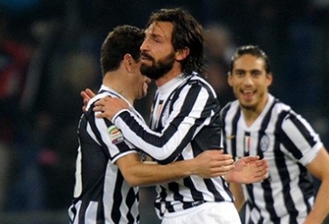 Juventus thắng chật vật, AC Milan thua mất mặt