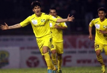 Công Vinh ghi bàn thứ 100, SLNA vùi dập Hải Phòng