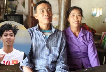 VIDEO: Thăm gia đình nghèo khó của cầu thủ U19 Công Phượng