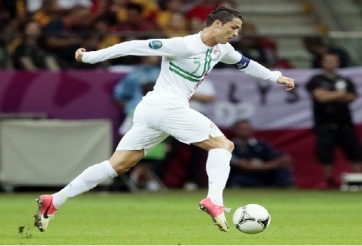 Video danh thủ: Xem Cristiano Ronaldo biểu diễn đi bóng tốc độ