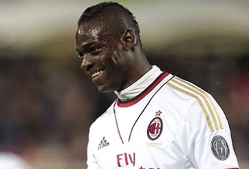 Balotelli lập siêu phẩm cứu Seedorf, Tevez vượt mặt Immobile