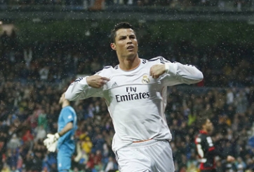 Gary Neville: Cristiano Ronaldo sẽ ký hợp đồng bom tấn với Salford City