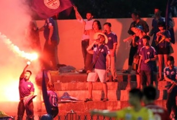 CĐV Than Quảng Ninh gây náo loạn trên sân Tam Kỳ