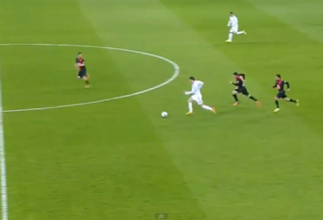 Video bóng đá: Pha solo hơn 70m ghi bàn của Gareth Bale