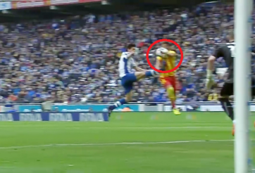 Video bóng đá: Barcelona lại được trọng tài tặng penalty